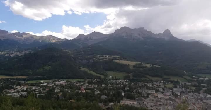 App Vue Montagne Barcelonnette Proche Piscine Rando Riviere Nature Exterior foto